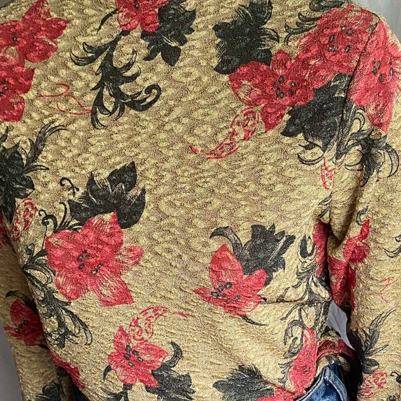 Floral printed turtle neck top - Picture 9 of 10